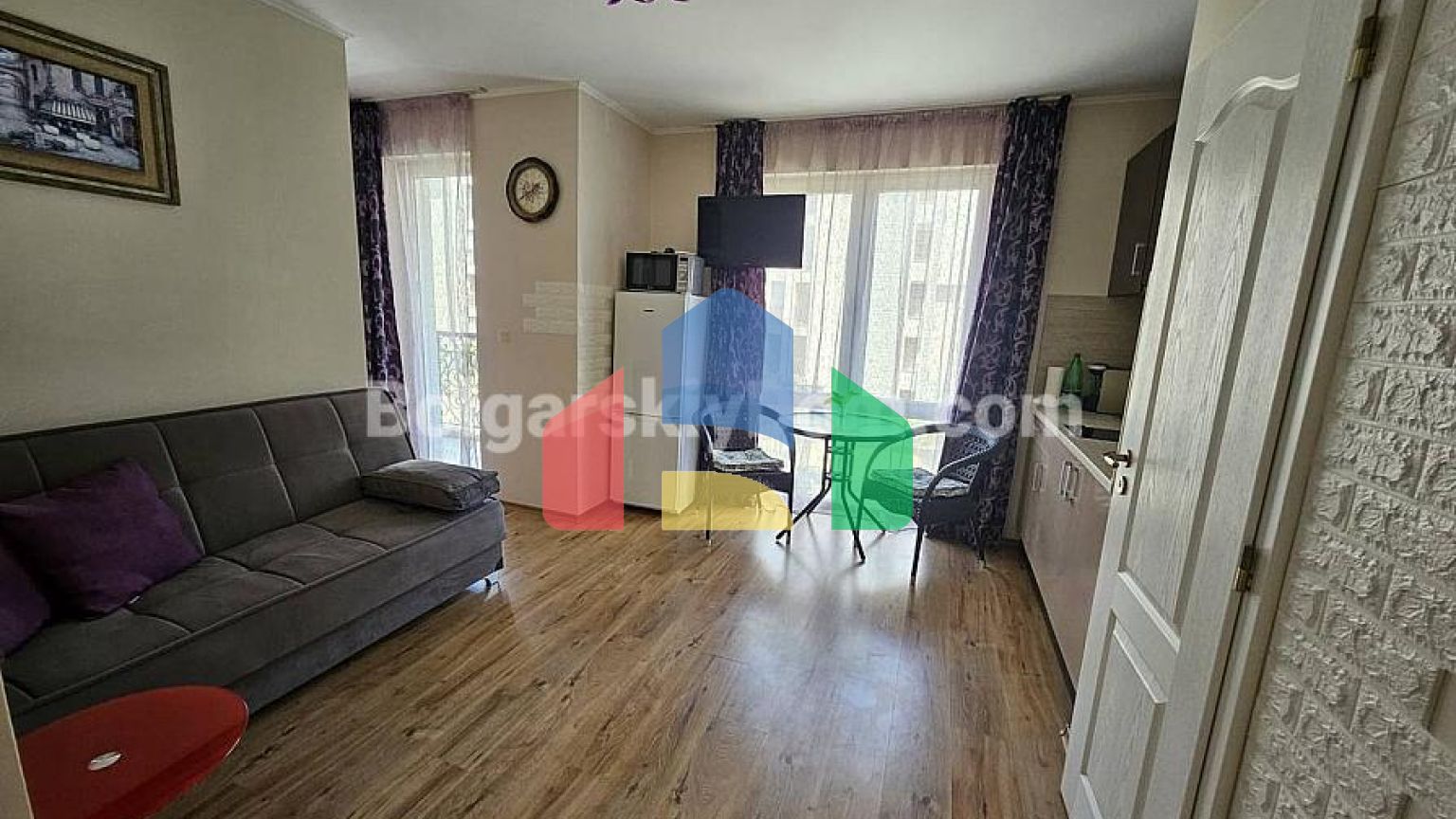 Велика квартира-студія в Даун Парк Делюкс