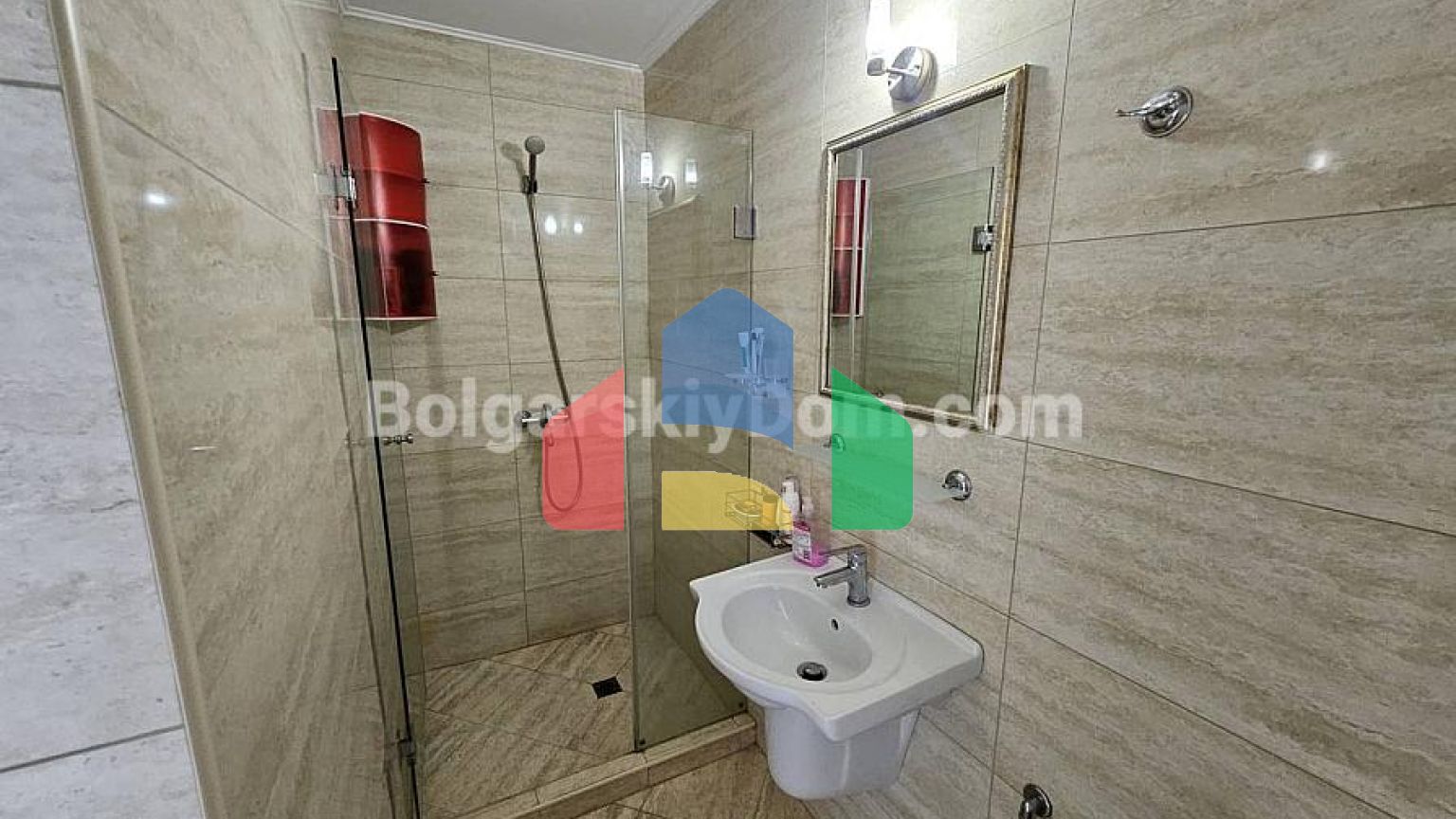 Велика квартира-студія в Даун Парк Делюкс