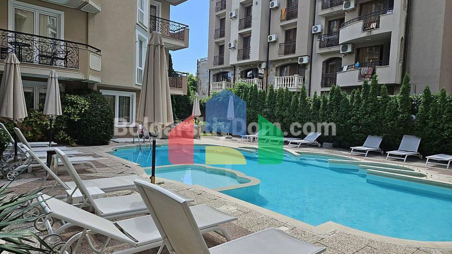 Велика квартира-студія в Даун Парк Делюкс