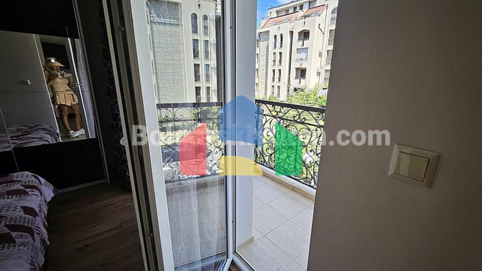 Велика квартира-студія в Даун Парк Делюкс