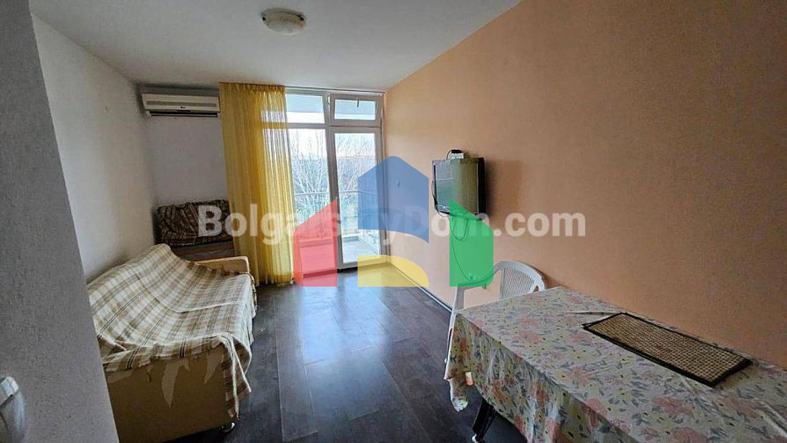 Двокімнатна квартира в Солмарін