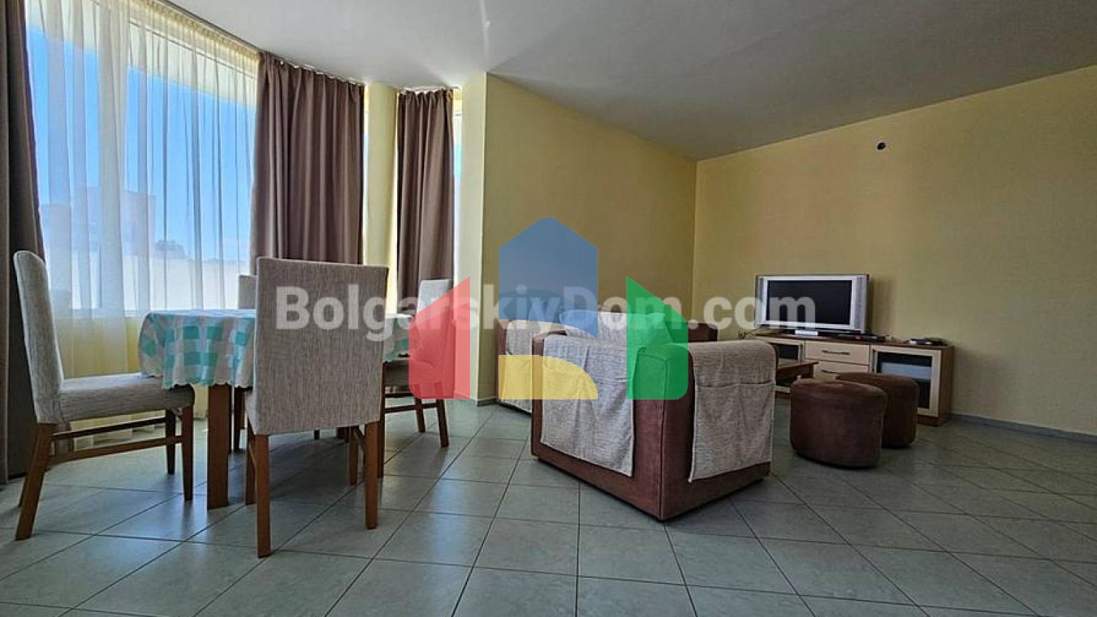 Трикімнатна квартира в Піроп Сіті