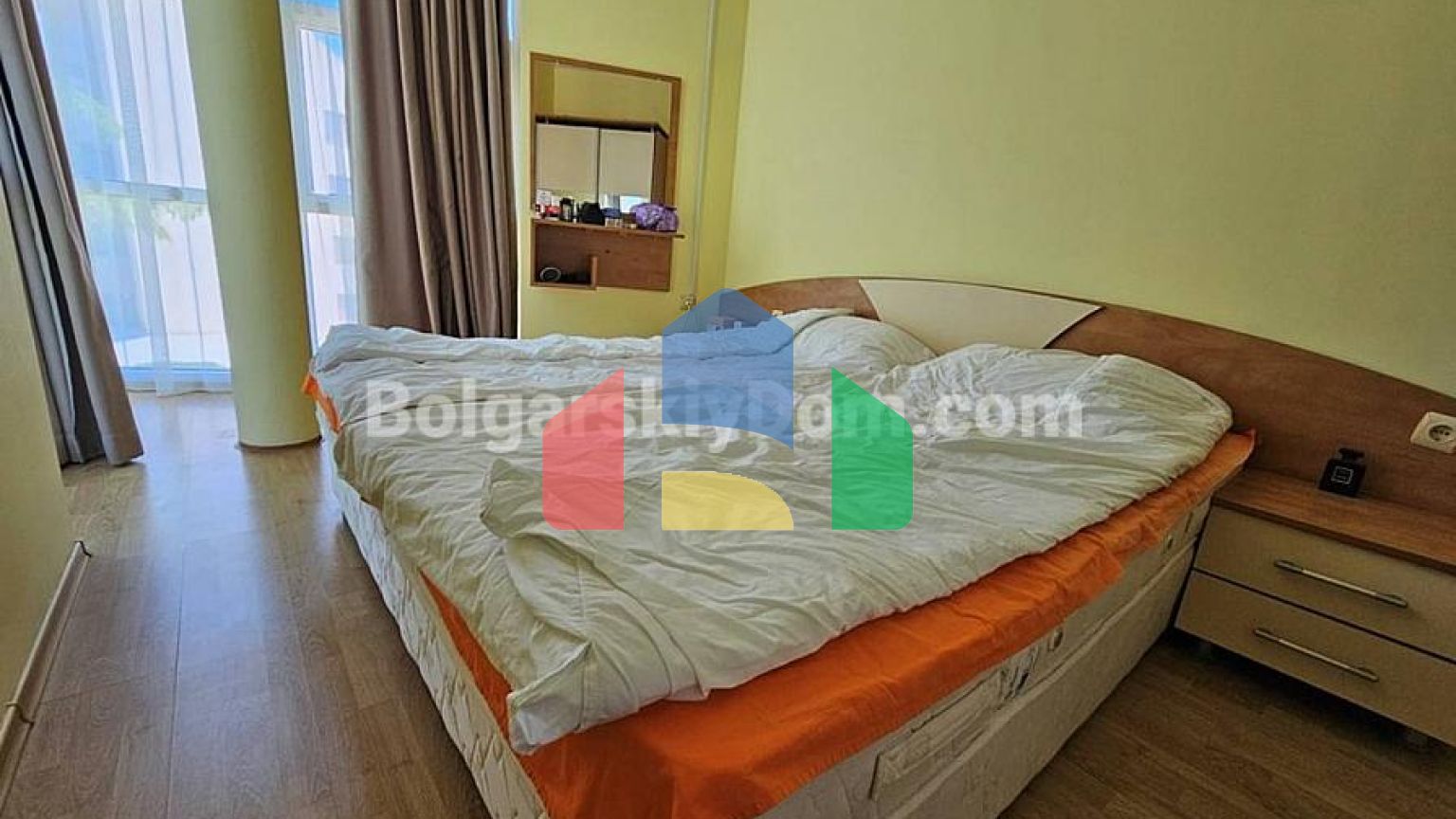 Трикімнатна квартира в Піроп Сіті