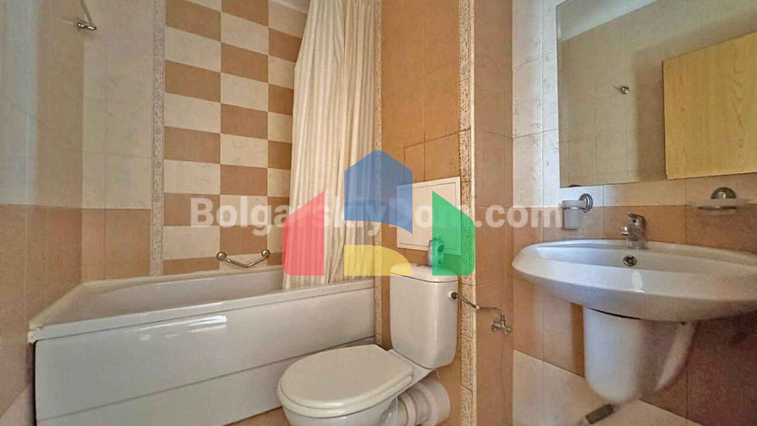 Трикімнатна квартира в Роял Сан