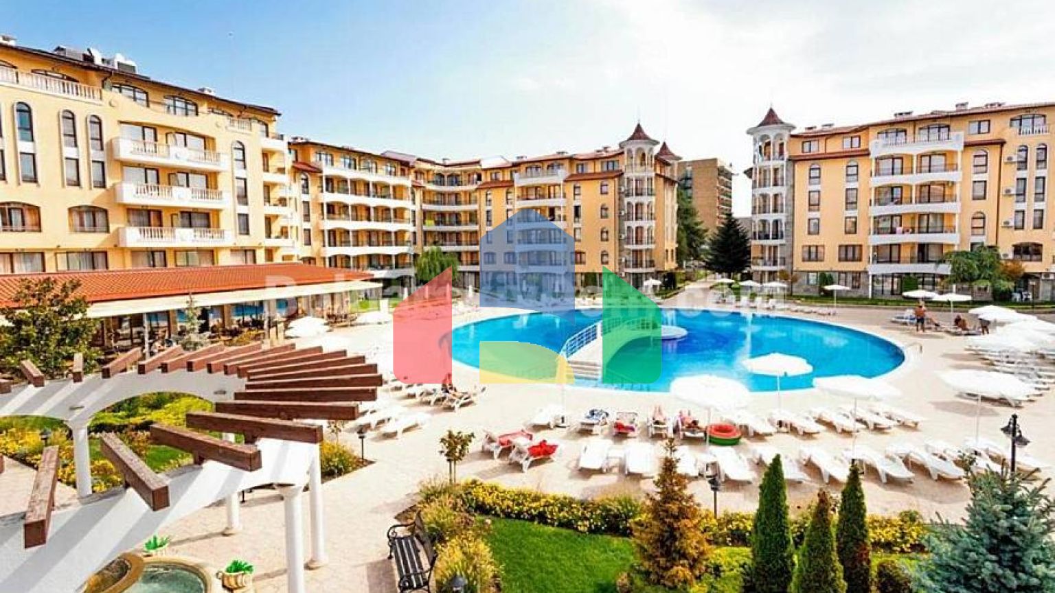 Трикімнатна квартира в Роял Сан