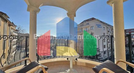 Трикімнатна квартира в Роял Сан