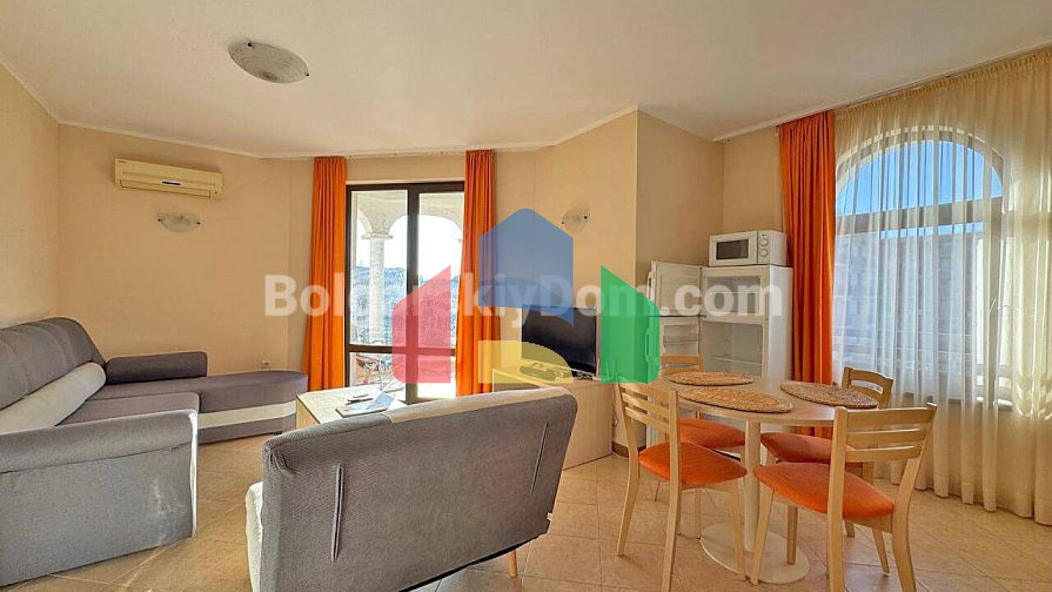 Трикімнатна квартира в Роял Сан