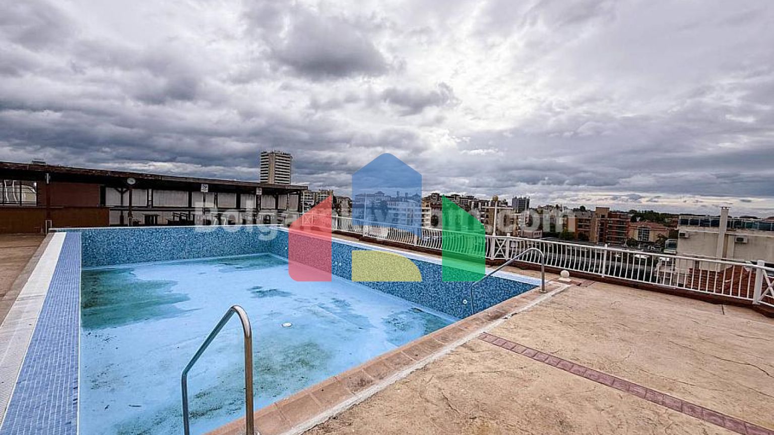 Двокімнатна квартира в Барко справ Сол