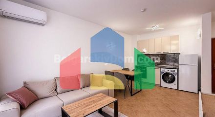 Двокімнатна квартира в Барко справ Сол