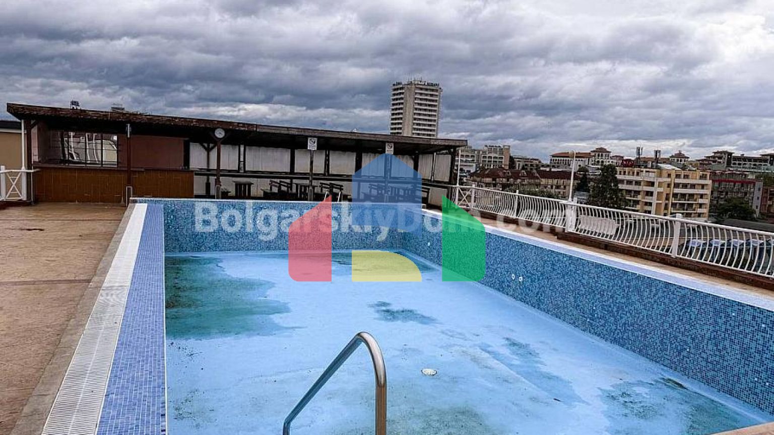 Двокімнатна квартира в Барко справ Сол