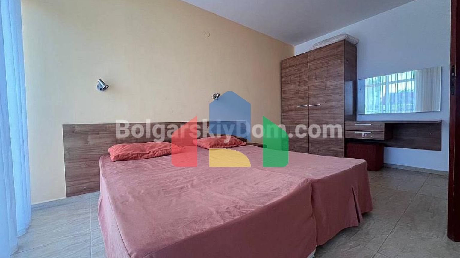 Трикімнатна квартира в Сан Віллідж