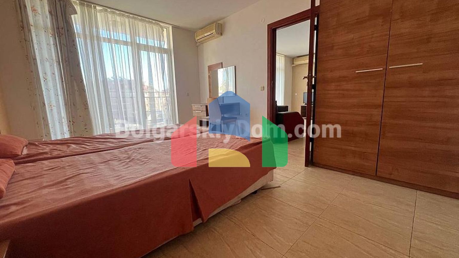 Трикімнатна квартира в Сан Віллідж