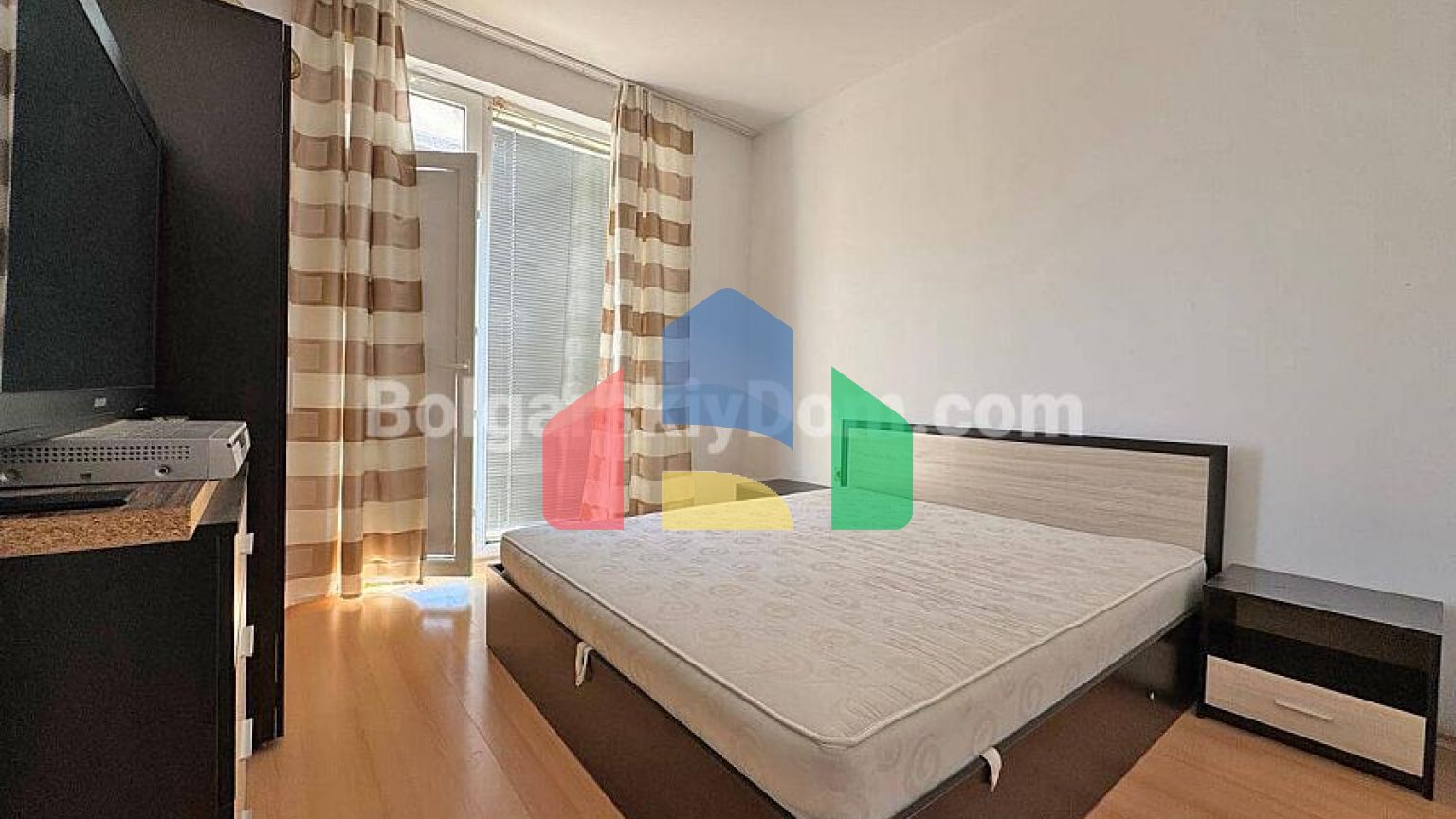 Трикімнатна квартира в Санні Дей 5