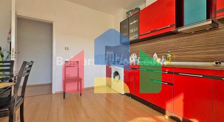 Трикімнатна квартира в Санні Дей 5