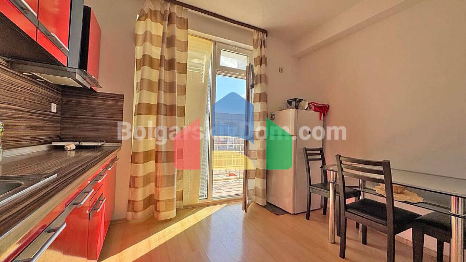 Трикімнатна квартира в Санні Дей 5