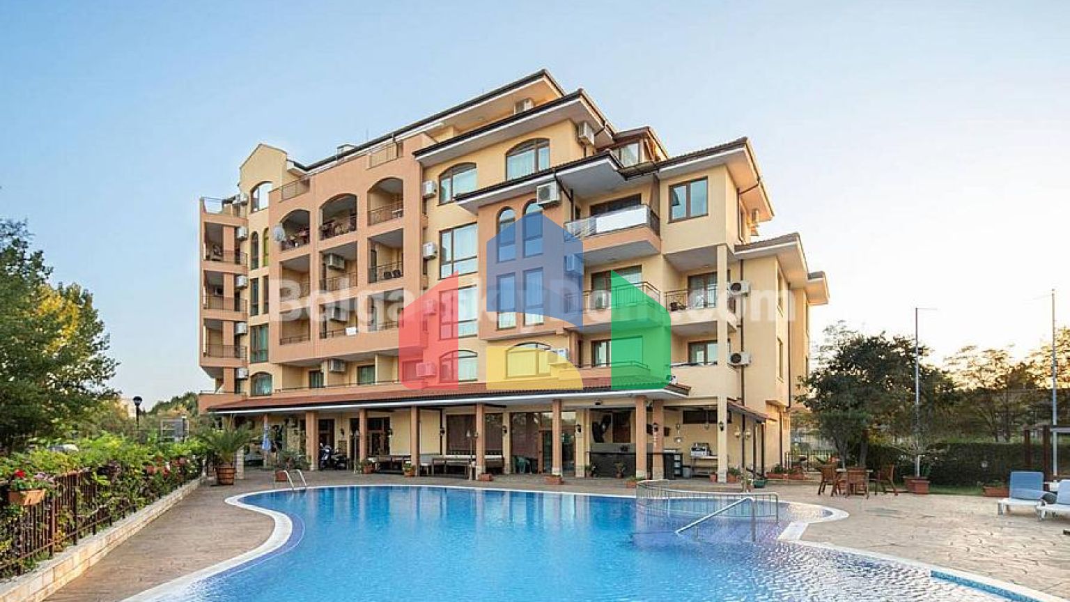 Двокімнатна квартира в Голден Бійч