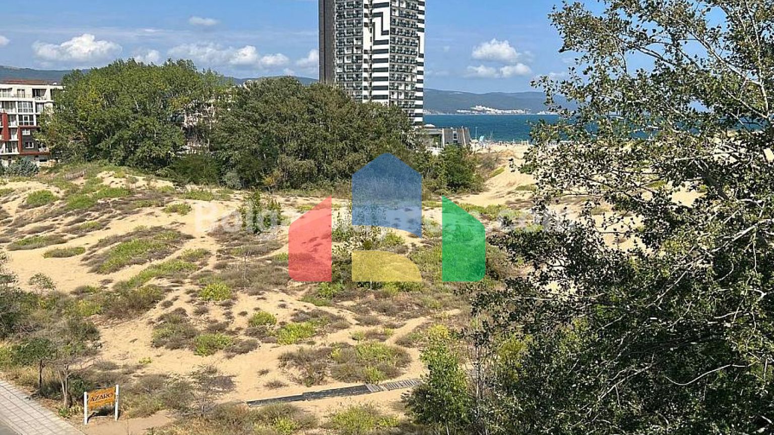 Двокімнатна квартира в Голден Бійч