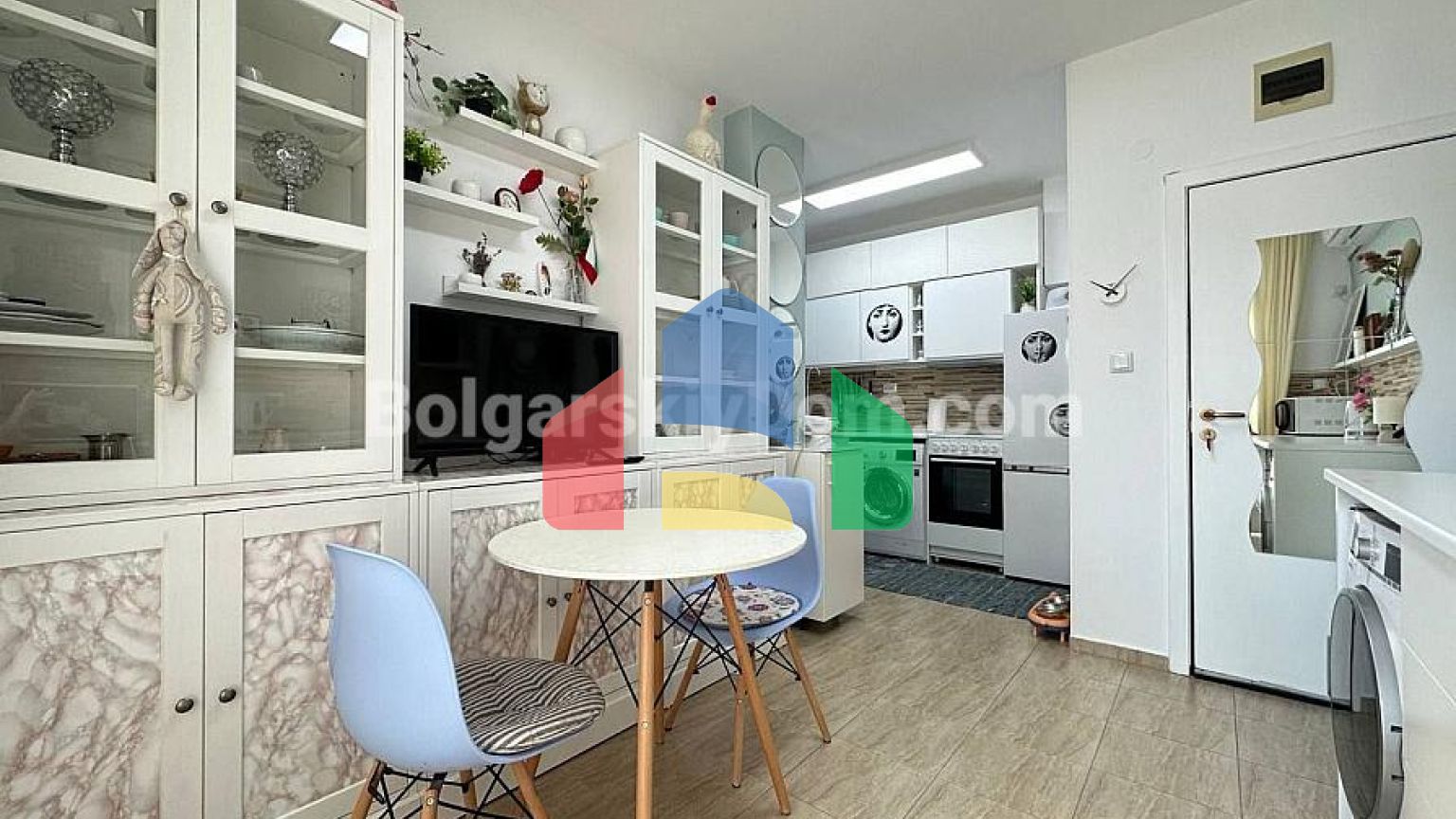 Двокімнатна квартира в Санні Дей 3