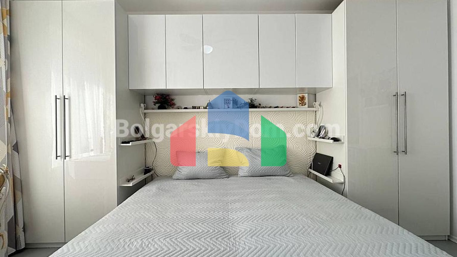 Двокімнатна квартира в Санні Дей 3