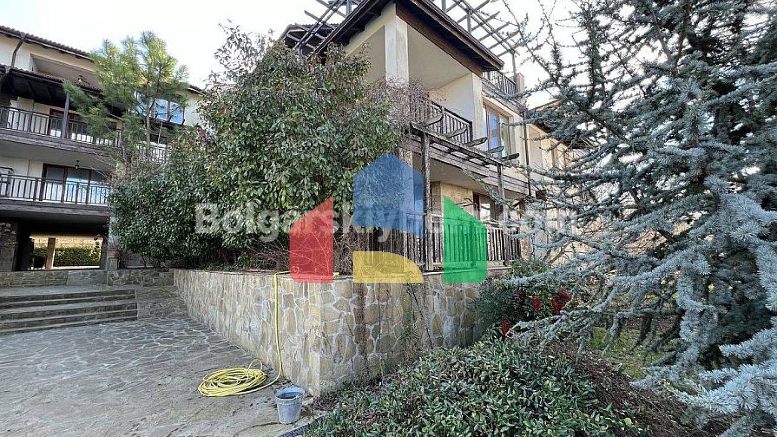 Трикімнатна квартира в Свята Софія