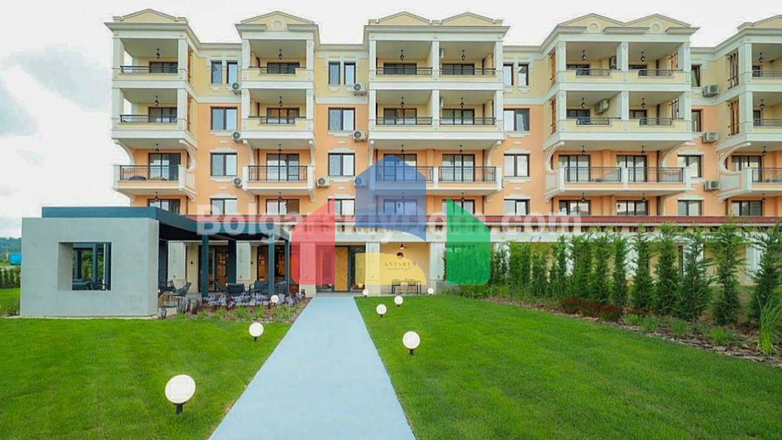 Двухкомнатная квартира в Грин Лайф Бич Резорт