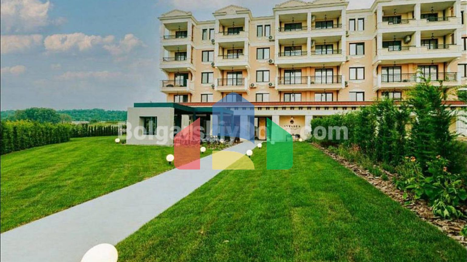 Двухкомнатная квартира в Грин Лайф Бич Резорт