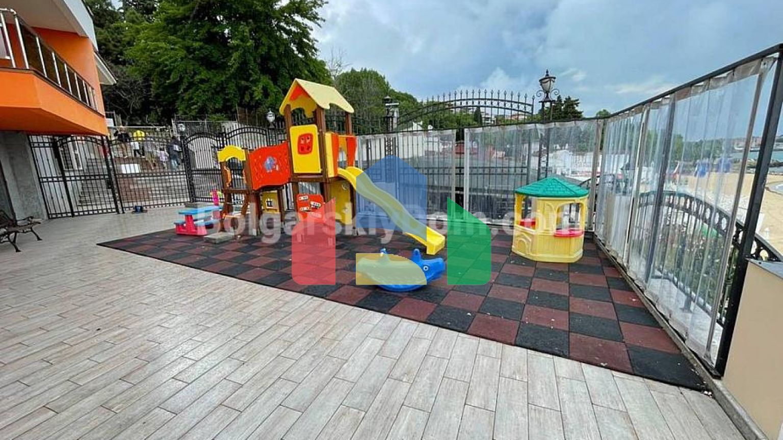 Трикімнатна квартира в Міраж