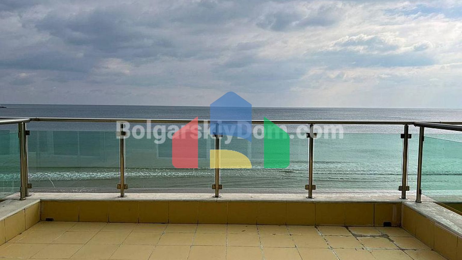 Трикімнатна квартира в Арсена