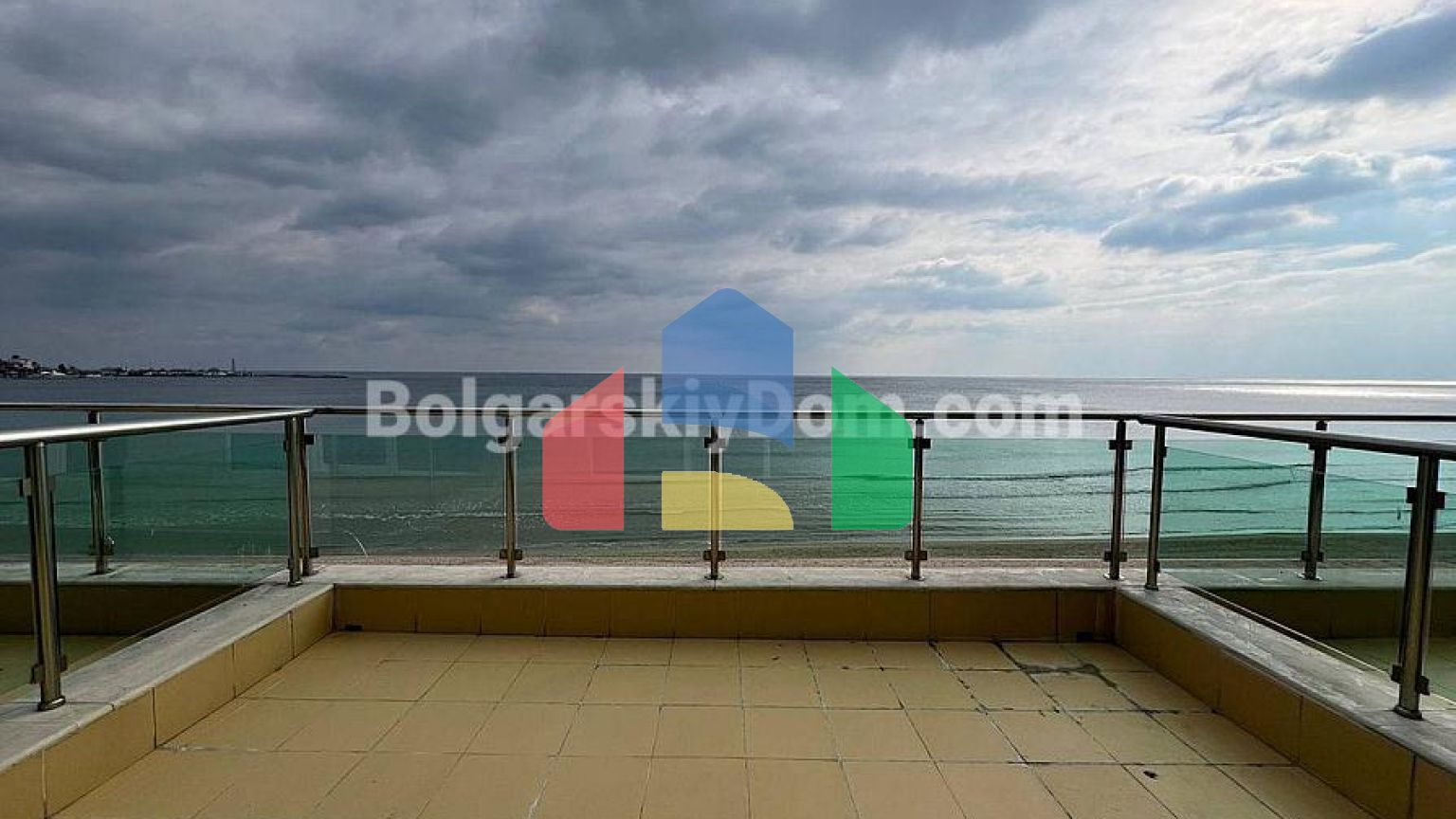 Трикімнатна квартира в Арсена