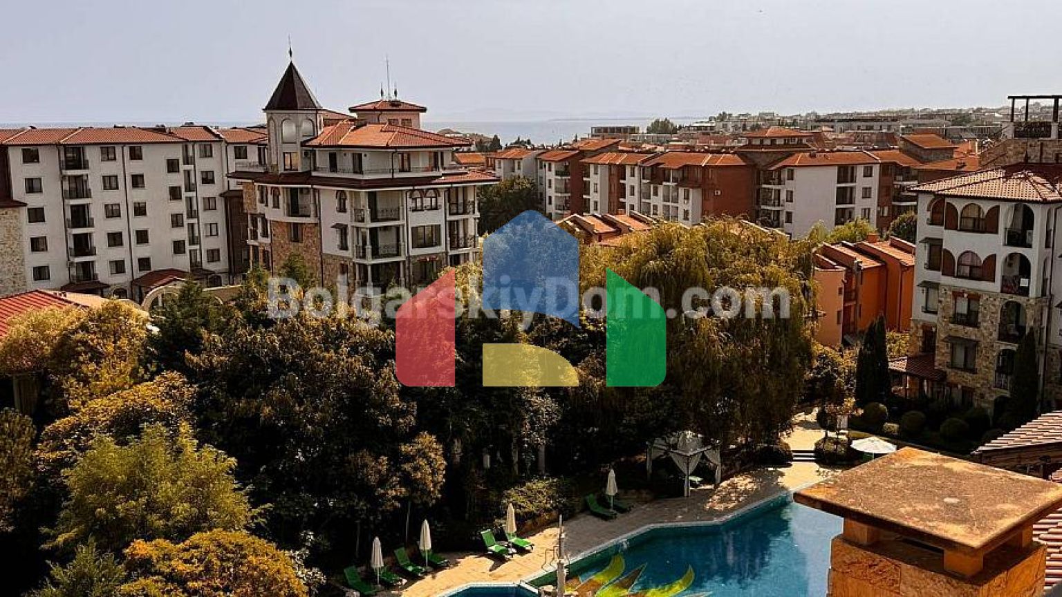 Трикімнатний мезонет в Естебан