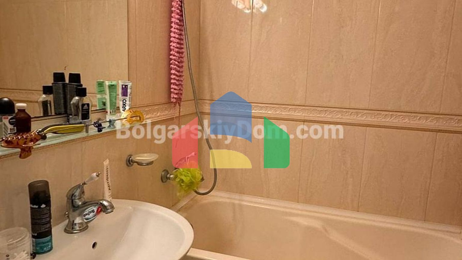 Трикімнатний мезонет в Естебан