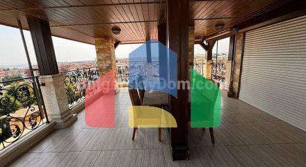 Трикімнатний мезонет в Естебан