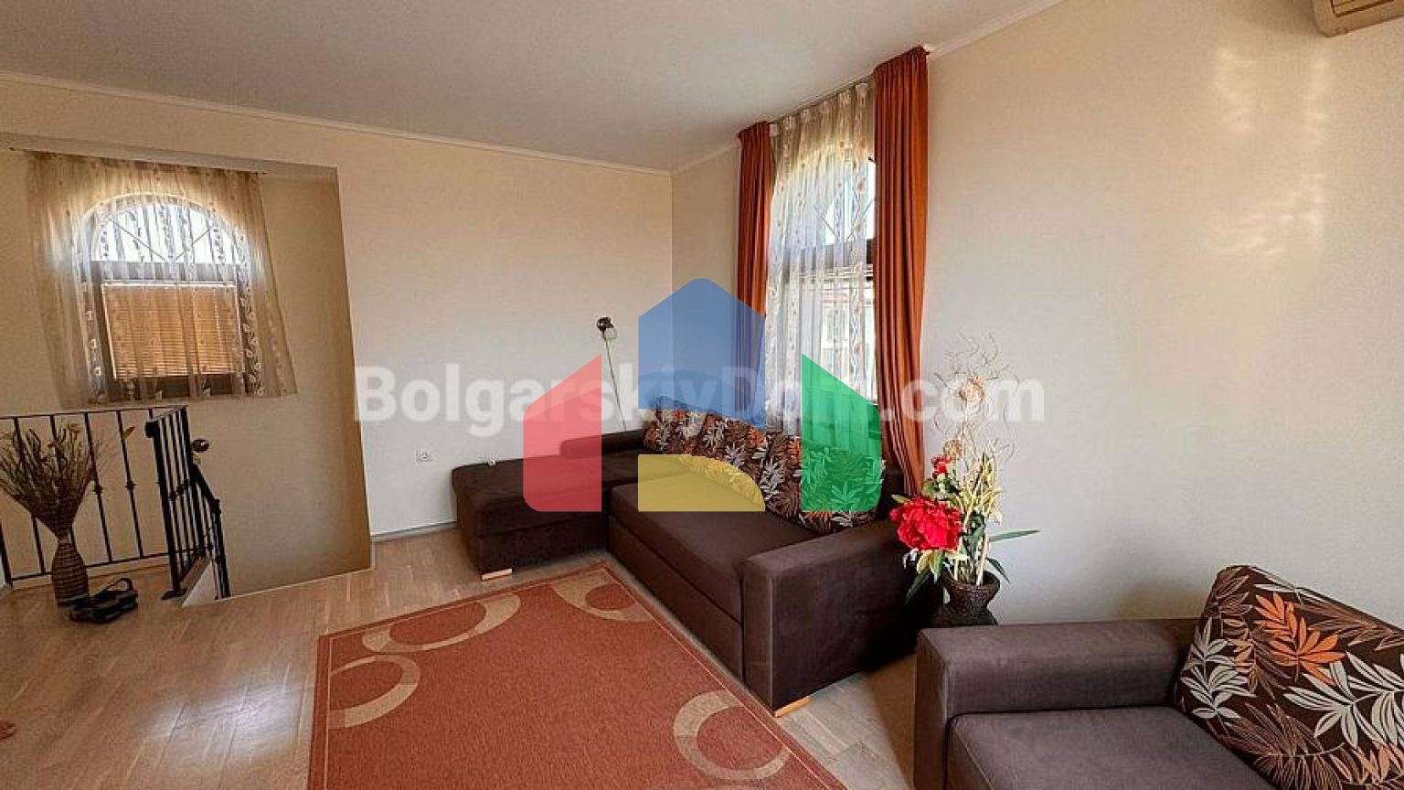 Трикімнатний мезонет в Естебан