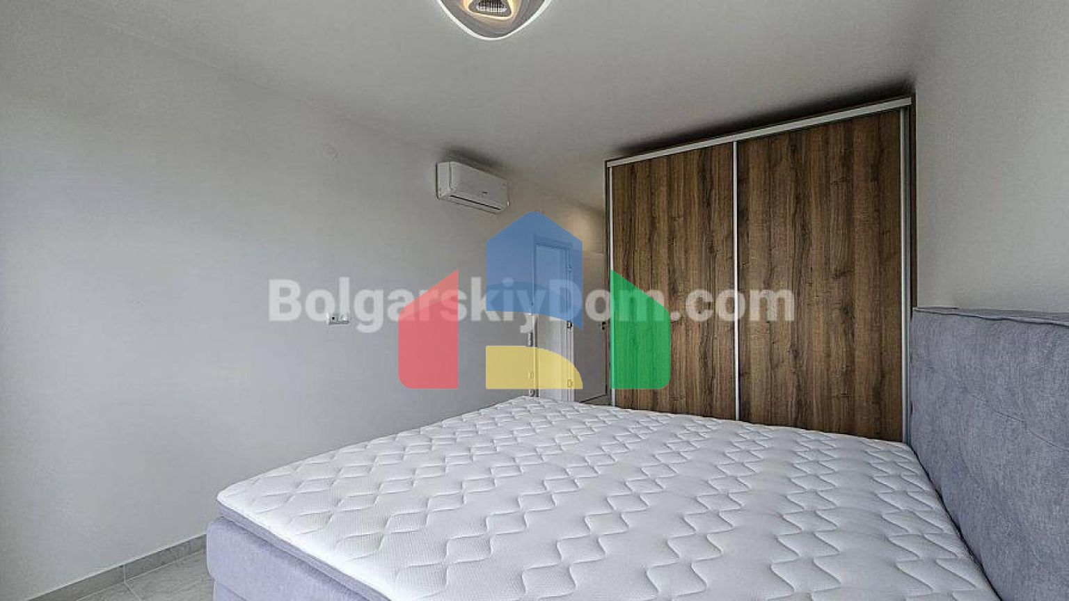 Трикімнатна квартира в Посейдон