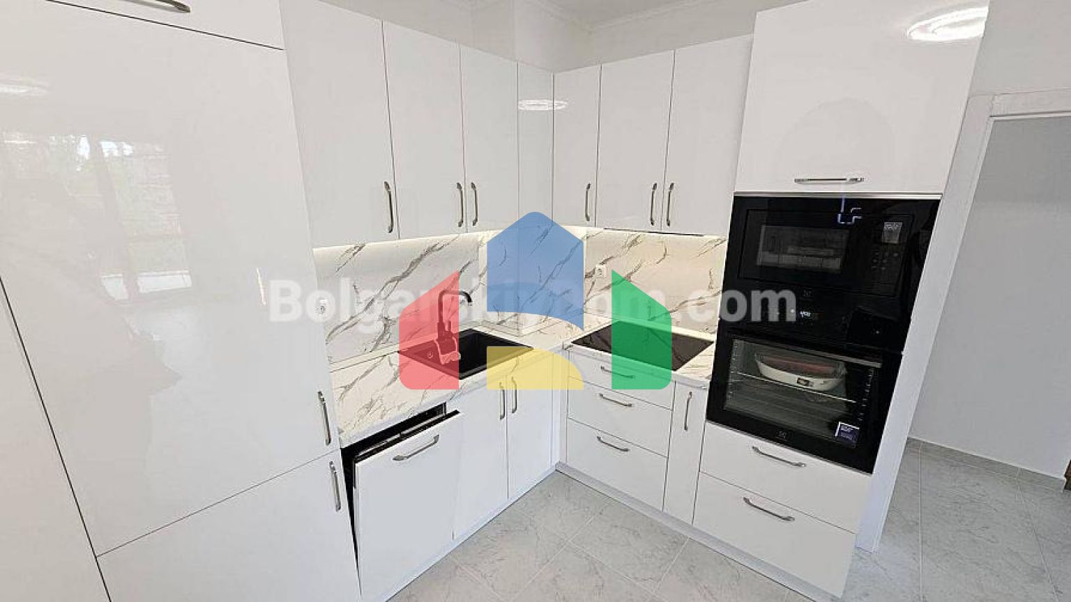 Трикімнатна квартира в Посейдон