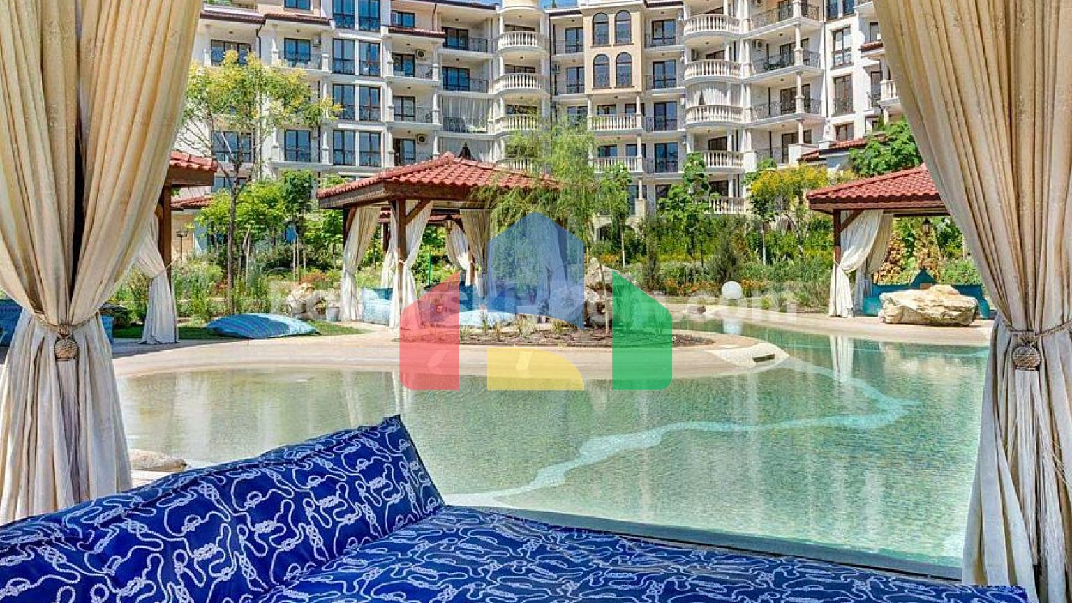 Трикімнатна квартира в Посейдон