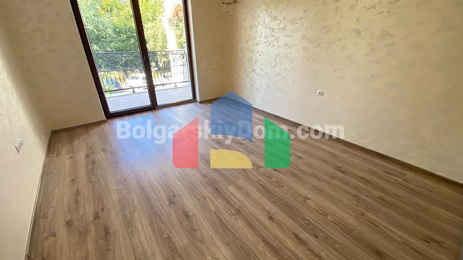 Квартири в Валенсія Гарденс