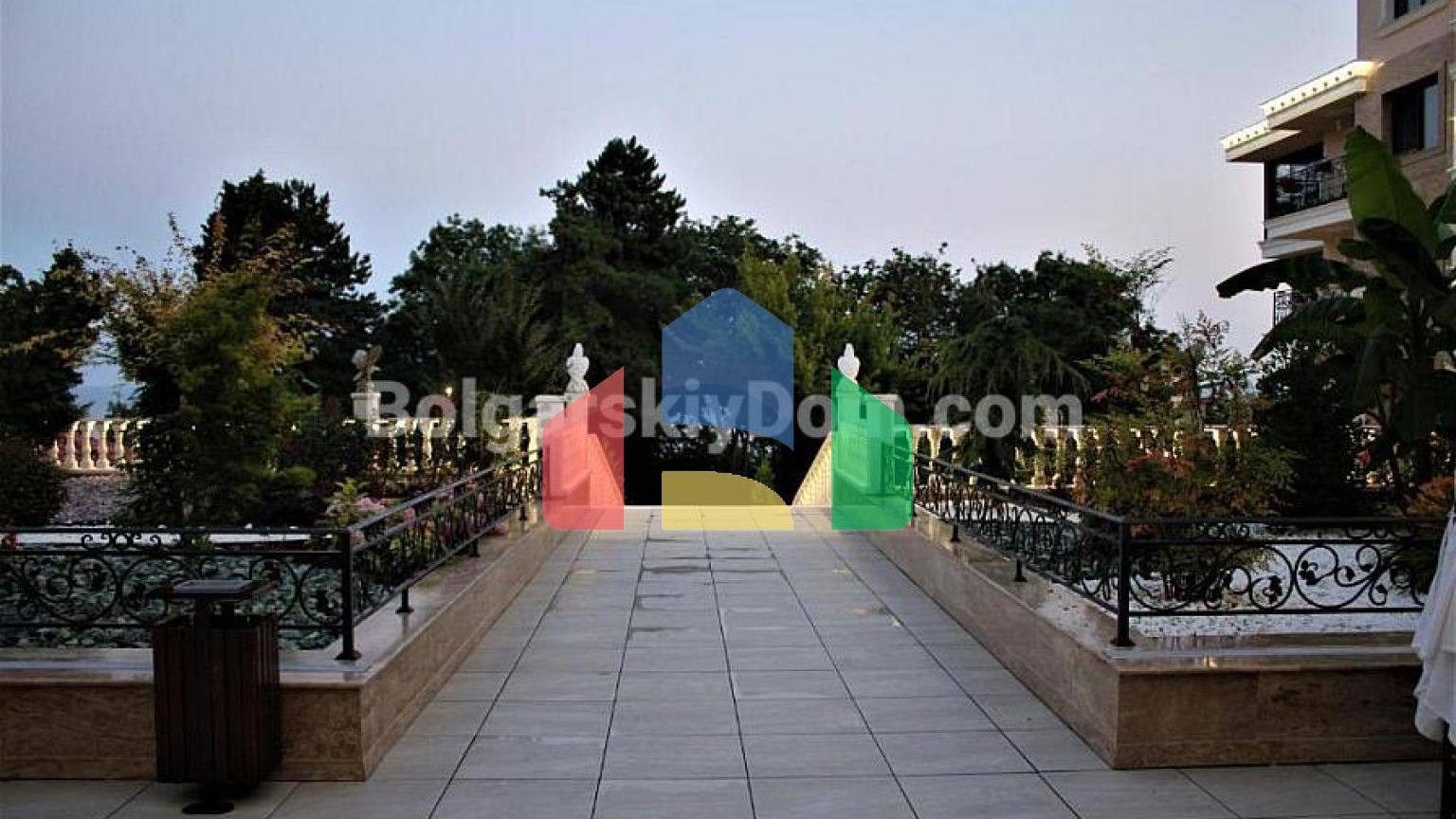 Квартири в Валенсія Гарденс