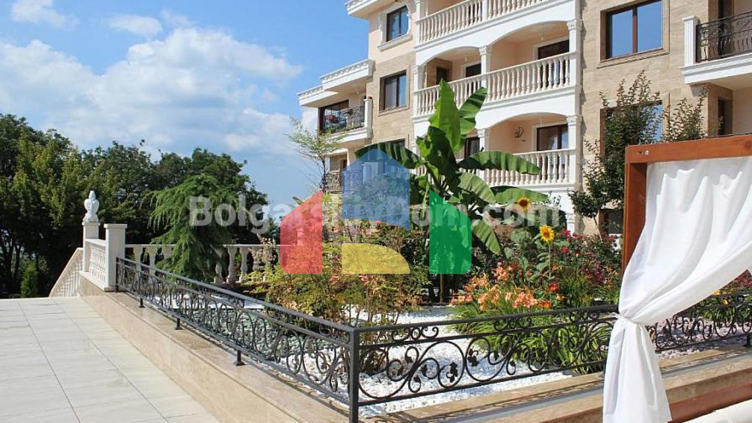 Квартири в Валенсія Гарденс