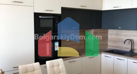 Трикімнатна квартира в Валенсія Гарденс