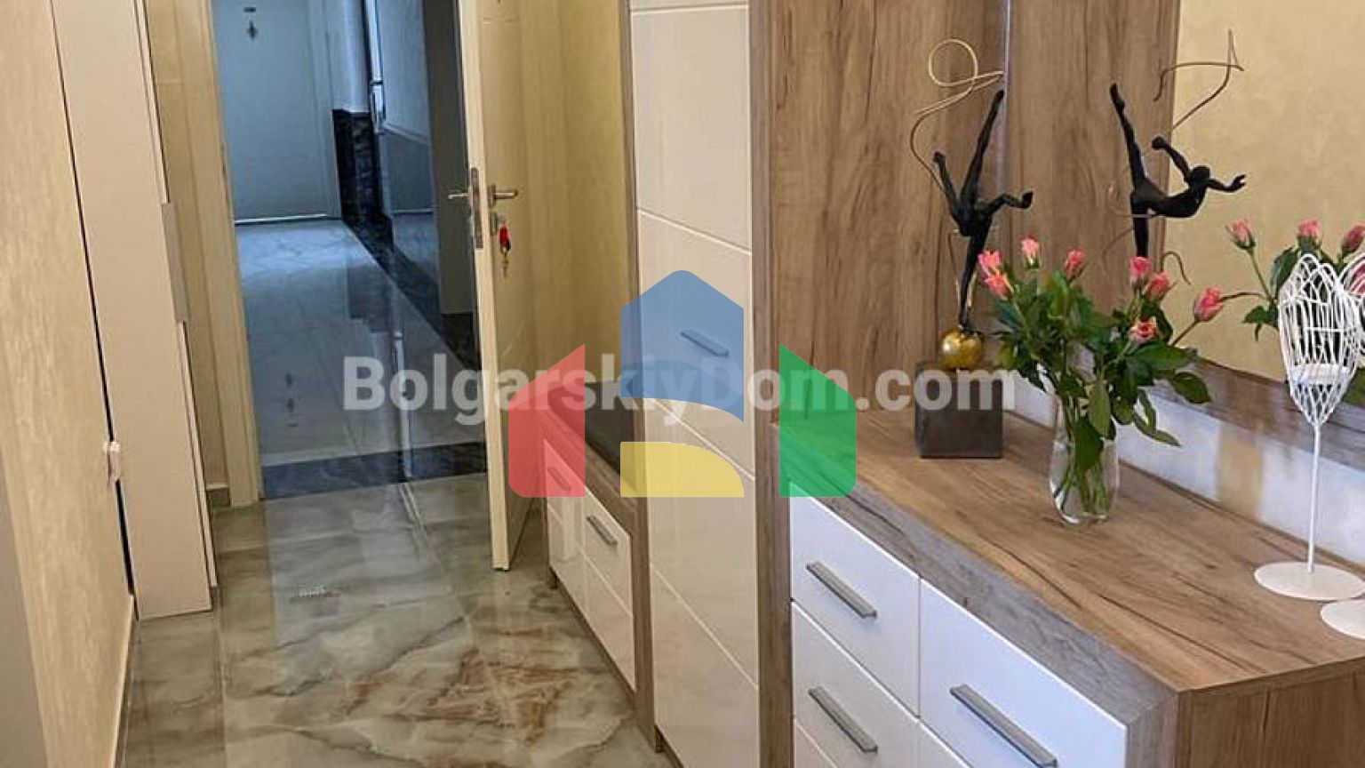 Трехкомнатная квартира в Валенсия Гарденс