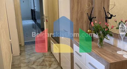 Трехкомнатная квартира в Валенсия Гарденс