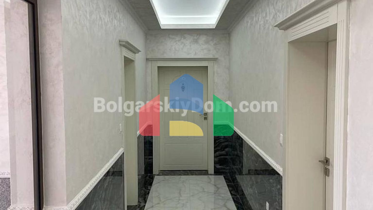 Трехкомнатная квартира в Валенсия Гарденс