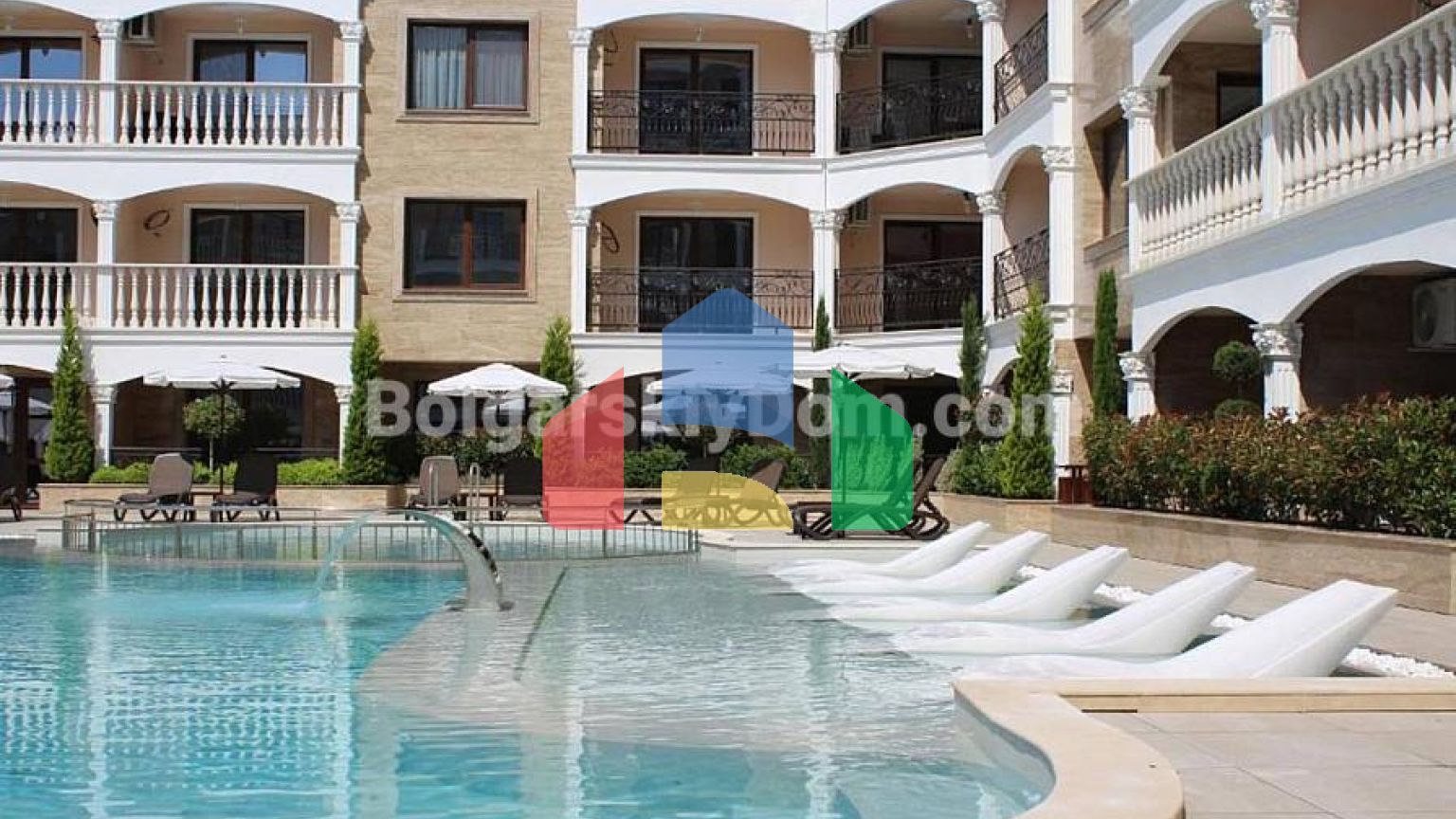 Трехкомнатная квартира в Валенсия Гарденс