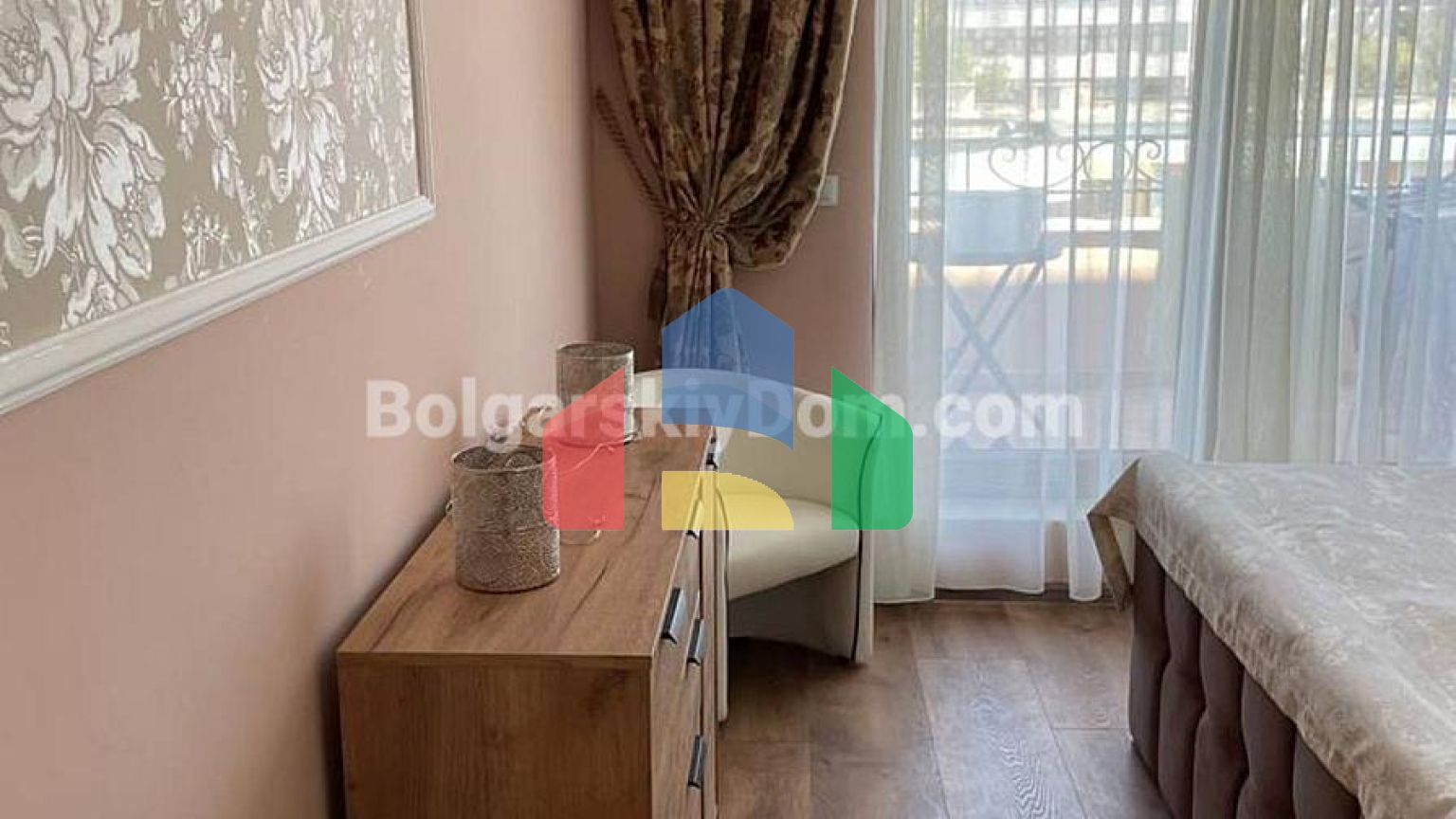 Трехкомнатная квартира в Валенсия Гарденс