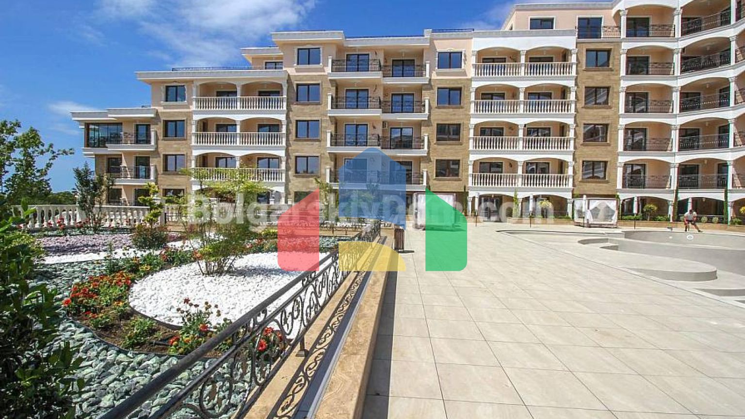 Трехкомнатная квартира в Валенсия Гарденс