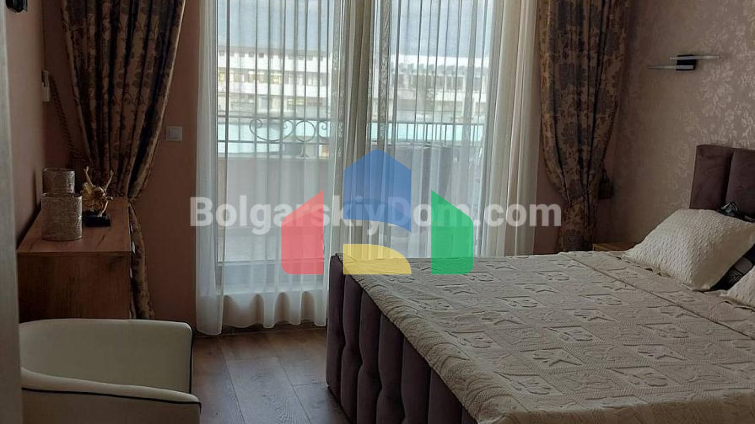 Трехкомнатная квартира в Валенсия Гарденс