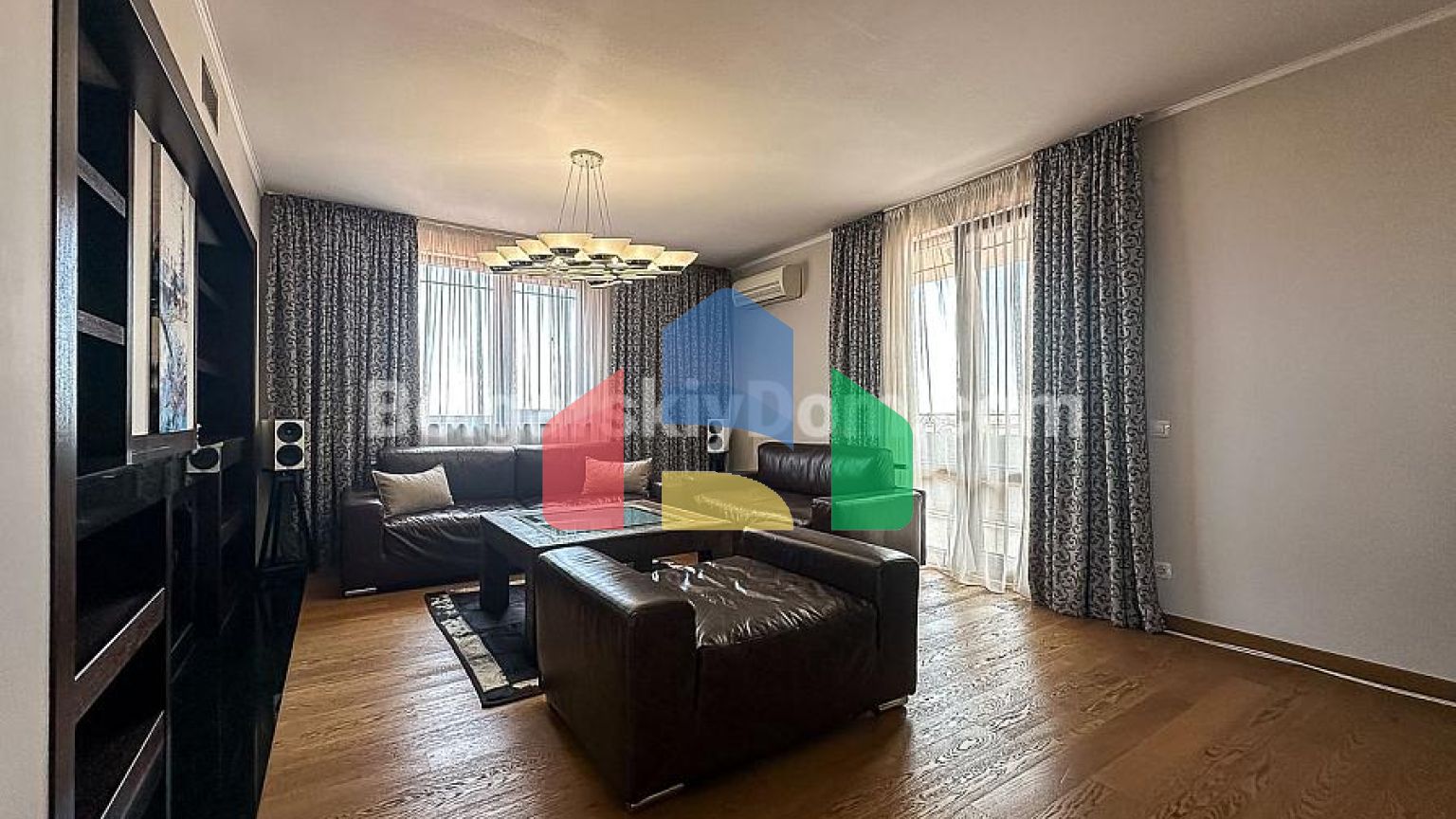 Чотирикімнатна квартира в Естебан