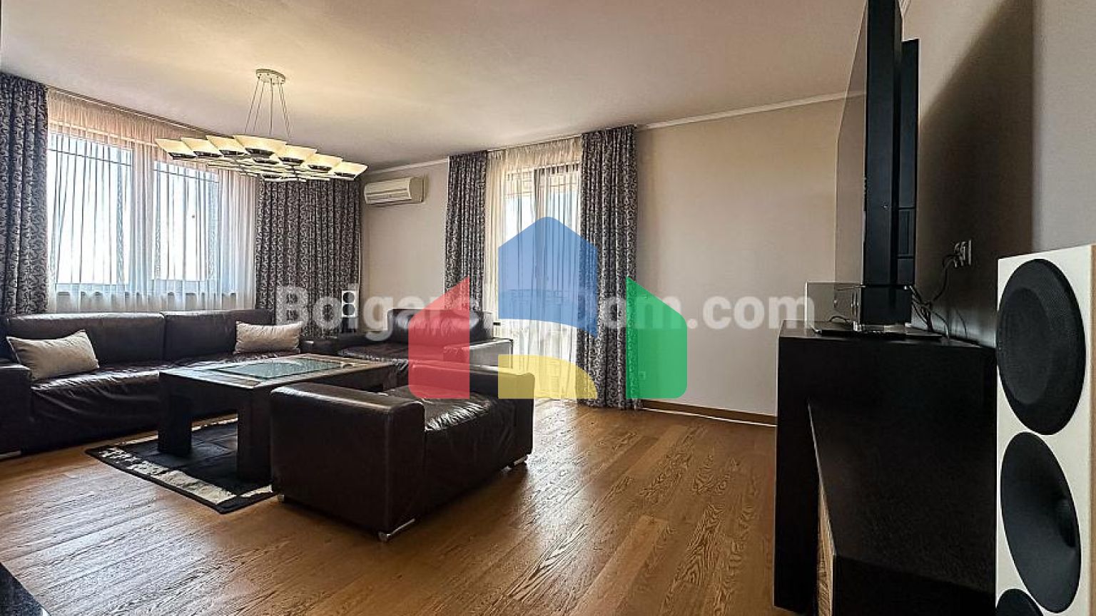 Чотирикімнатна квартира в Естебан