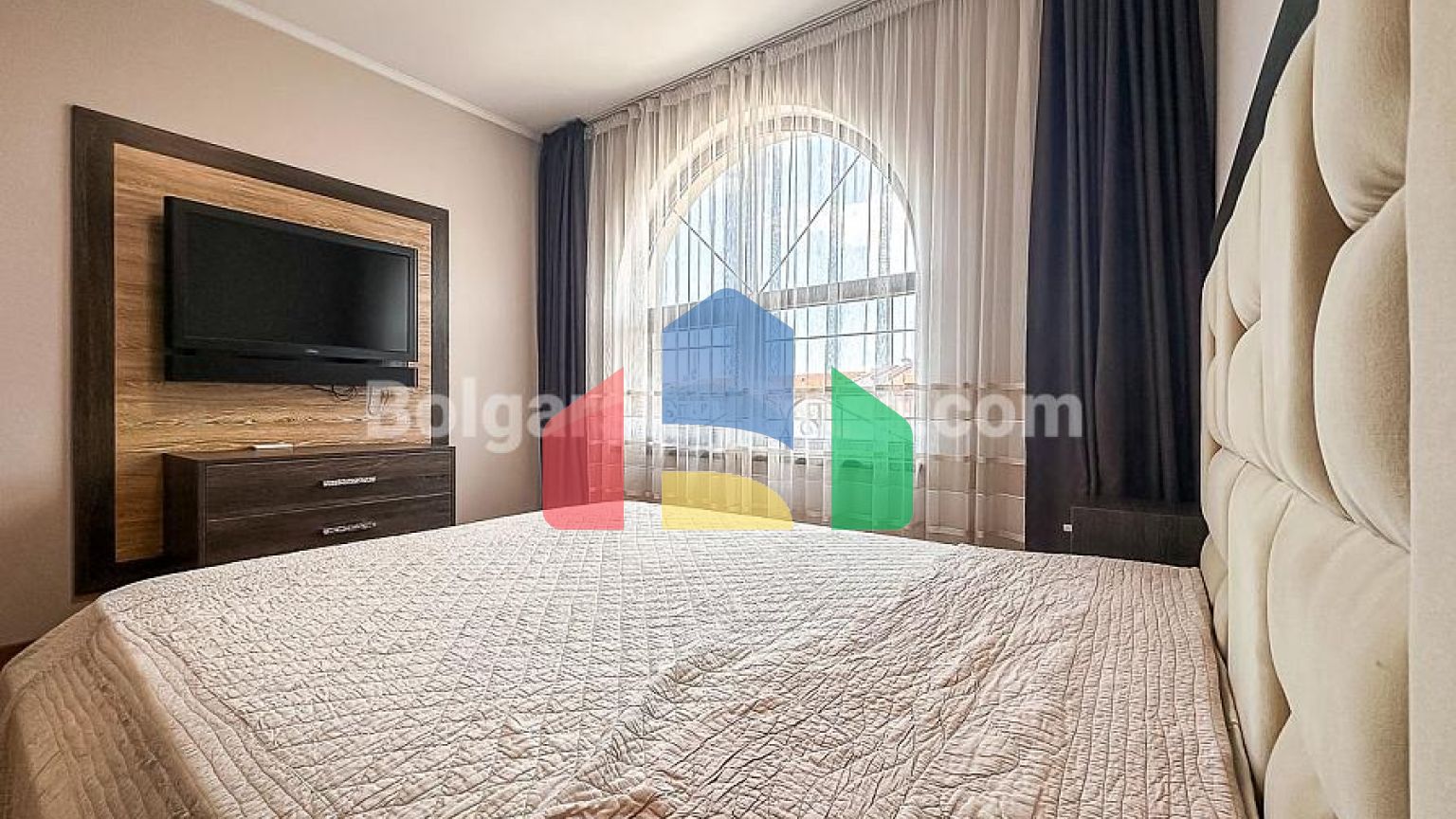 Чотирикімнатна квартира в Естебан